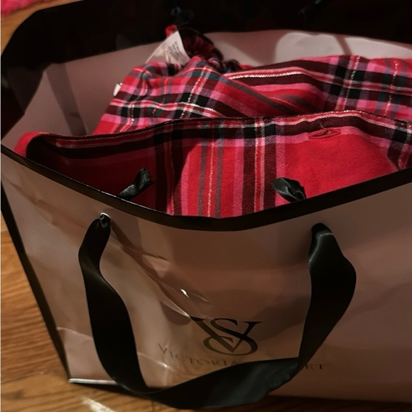 victoria’s secret pajama set - Picture 2 of 4